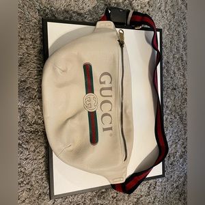 Gucci Logo Leather Fanny pack!! Worn!